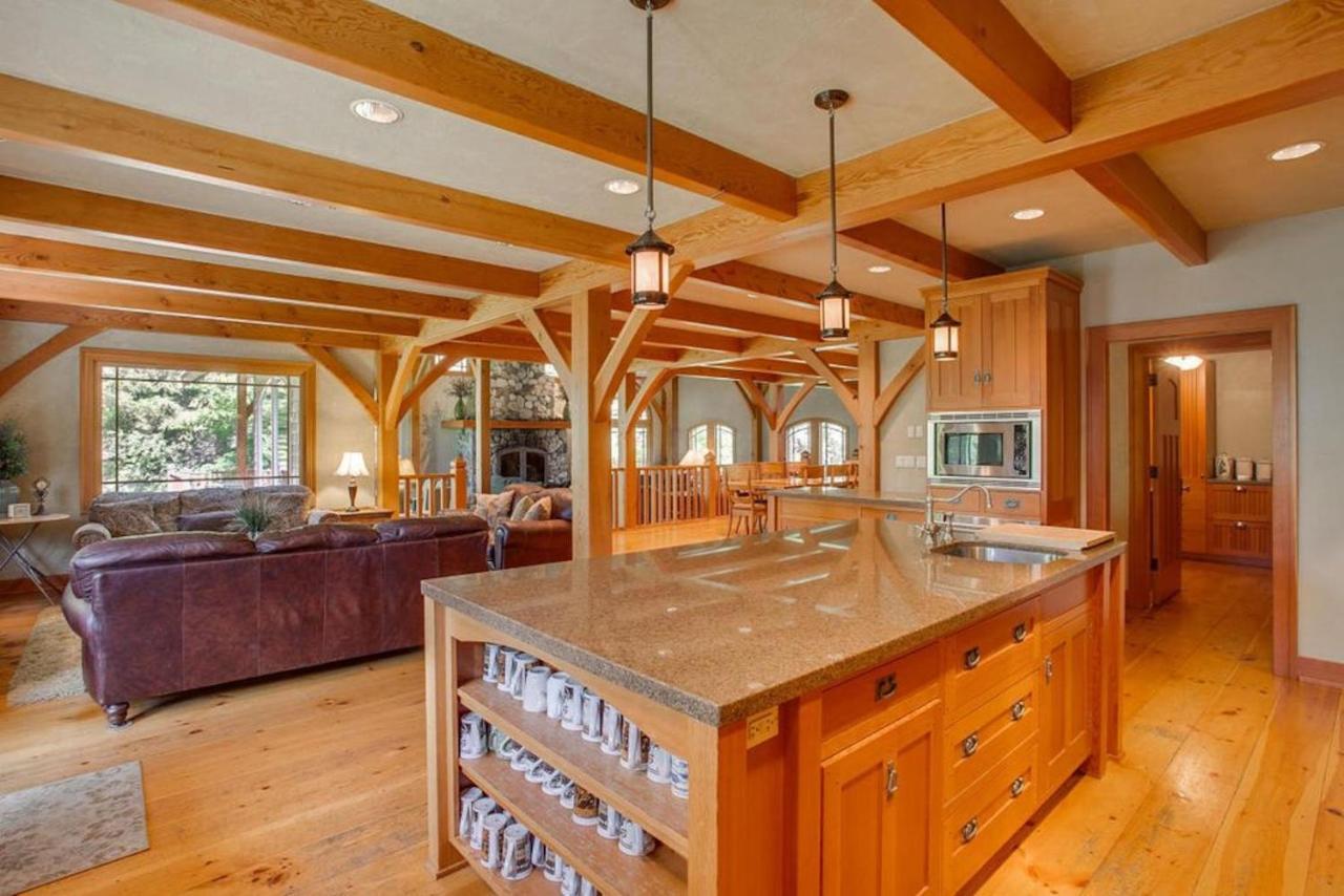Snowgrass Lodge - River, Mountain Views & Hot Tub Leavenworth Dış mekan fotoğraf